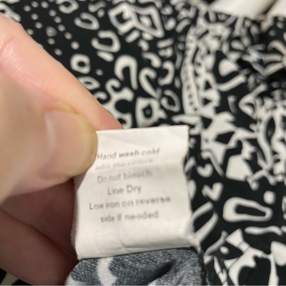 Choices Woman geometric print tunic/blouse, size 1X, short sleeves - Picture 7 of 7